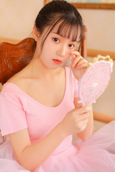 女班长哭着说不能生孩子视频